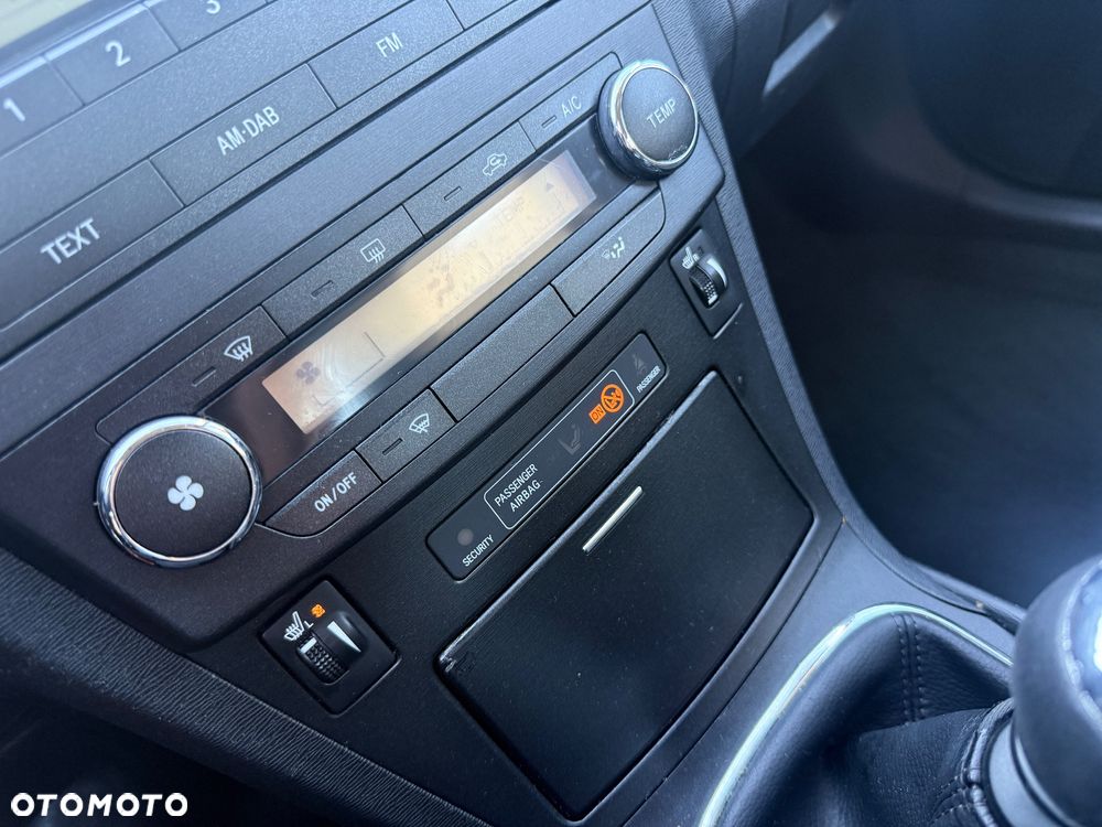 Toyota Avensis 1.8 Comfort - 21