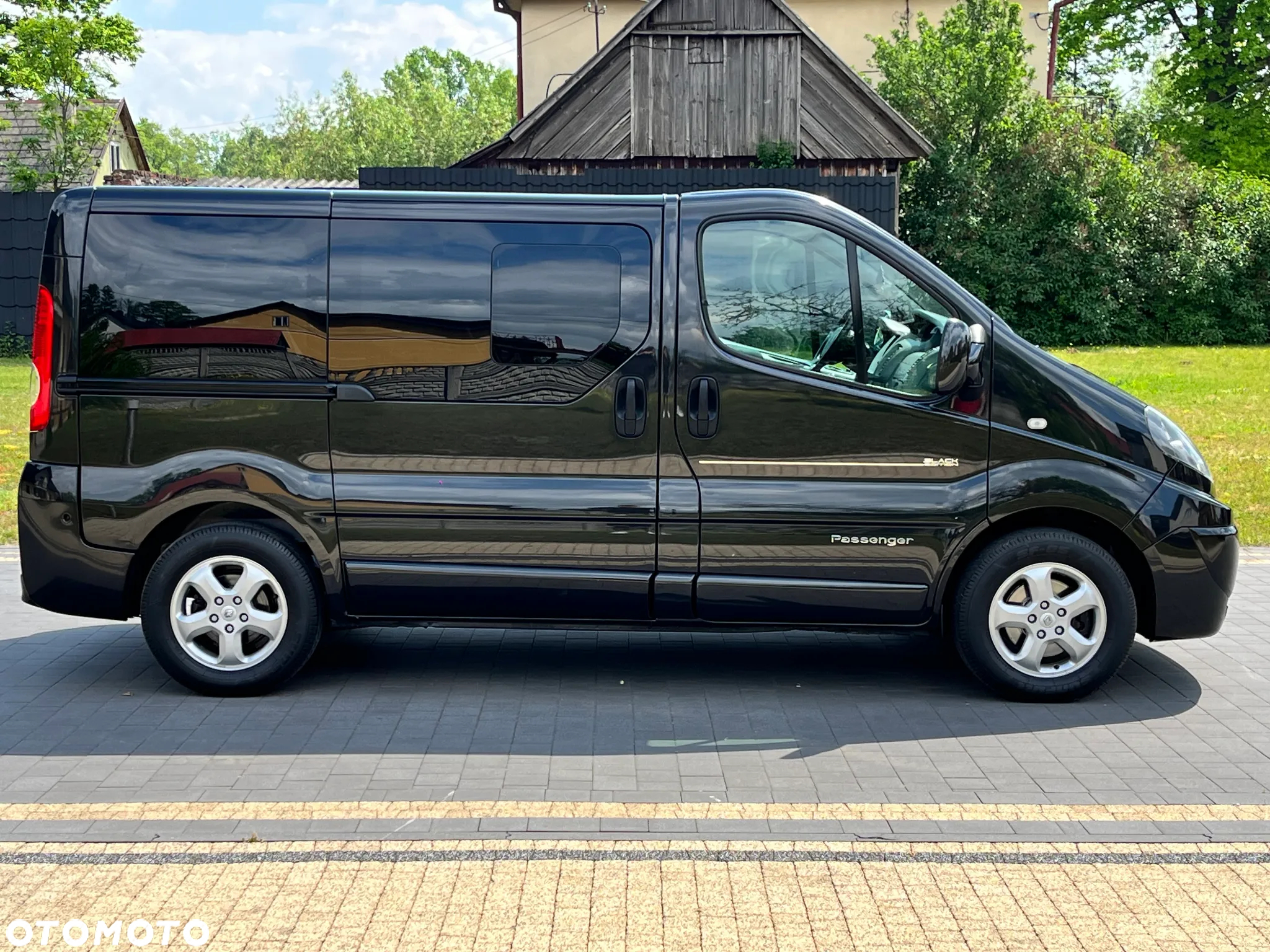 Renault Trafic Grand Passenger Black Edition - 4