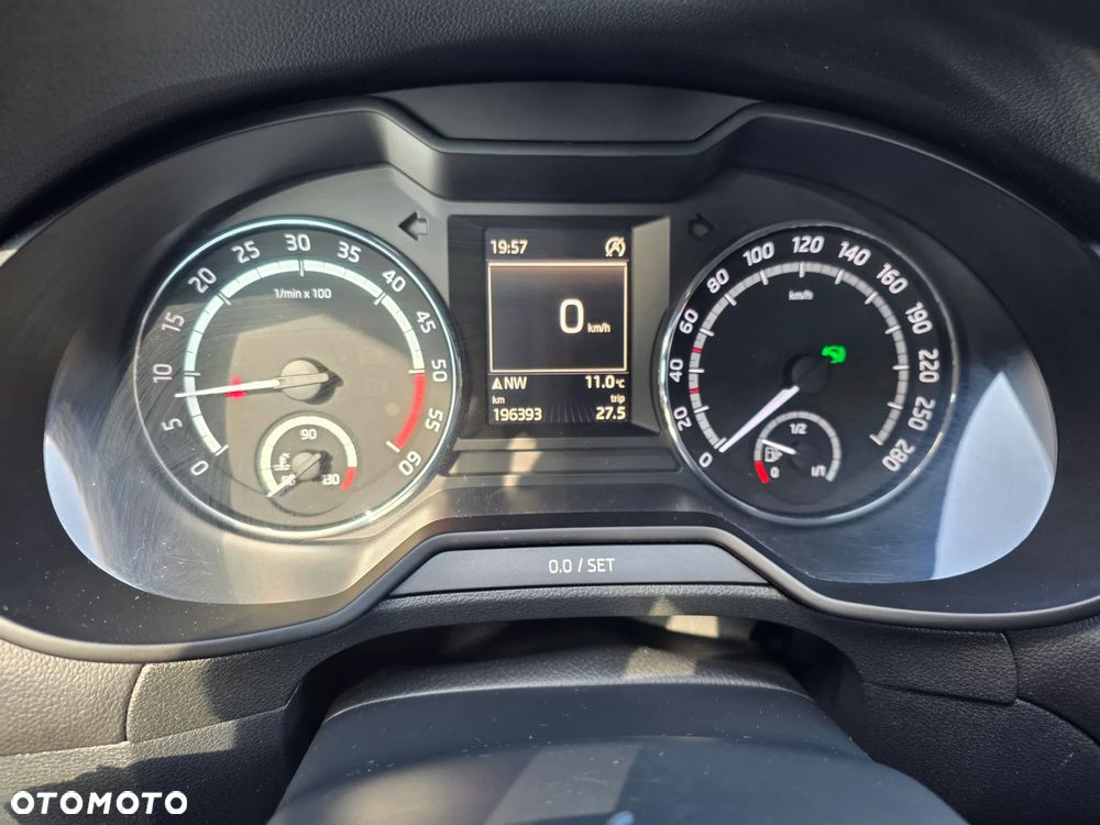 Skoda Octavia 2.0 TDI DSG RS - 22