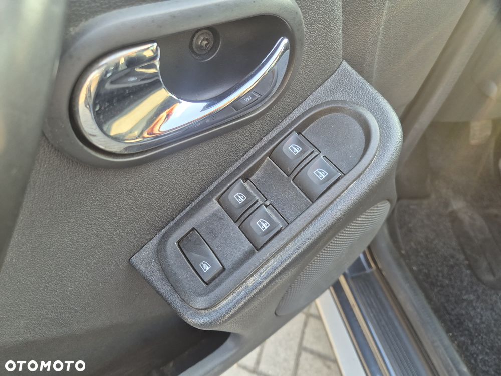 Dacia Duster 1.6 16V 105 4x2 Laureate - 10