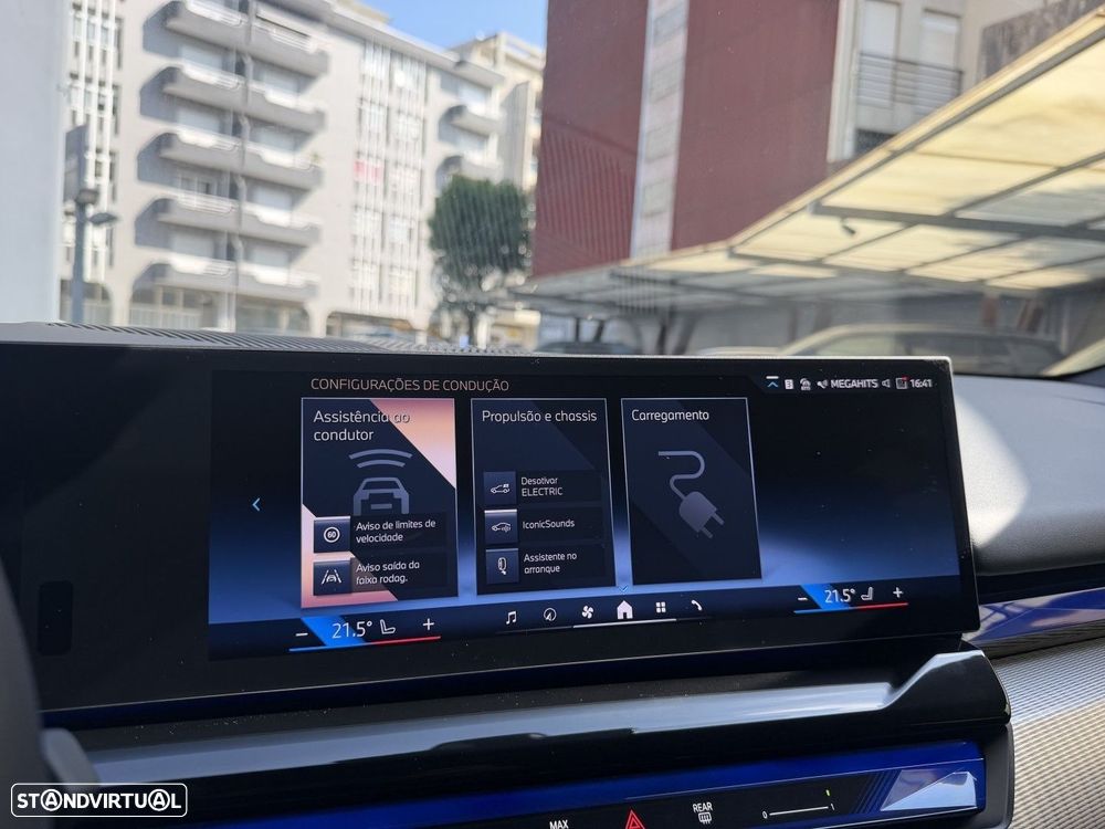 BMW 530 e Pack Desportivo M Pro - 61