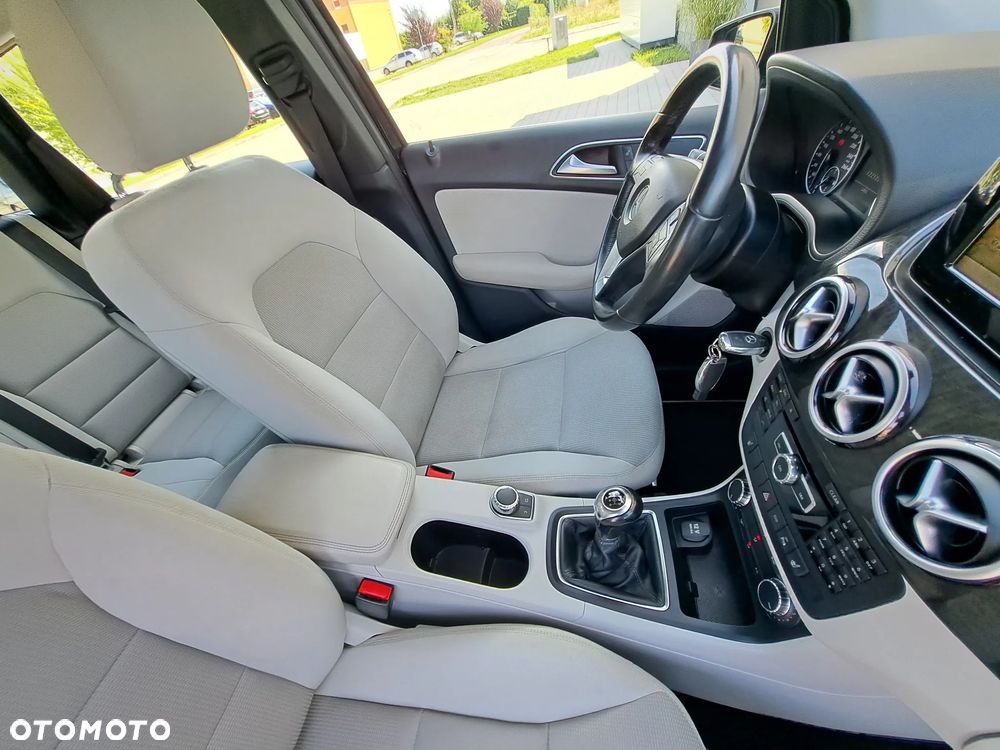 Mercedes-Benz Klasa B 180 (BlueEFFICIENCY) - 25