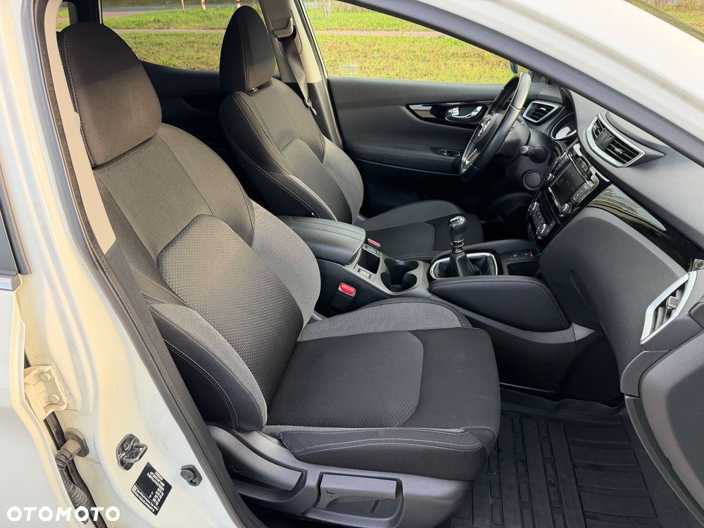 Nissan Qashqai 1.3 DIG-T N-Connecta - 36