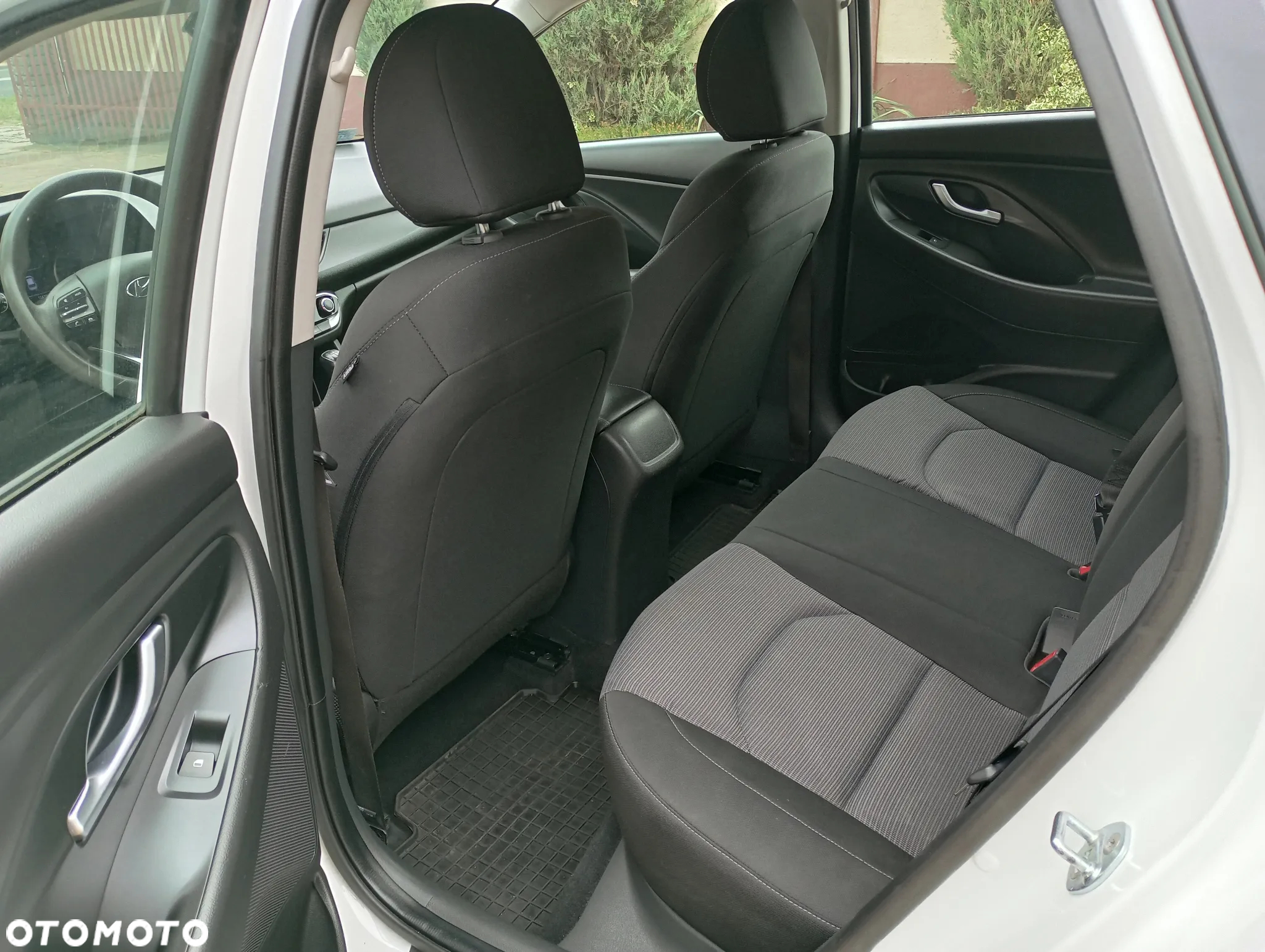 Hyundai i30 1.5 DPI Classic + - 13