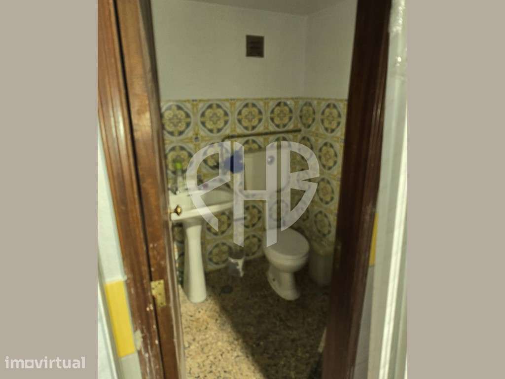 Garagem Fechada com 63,70 m², Casa de Banho e Portão Automático | M... - Grande imagem: 4/5