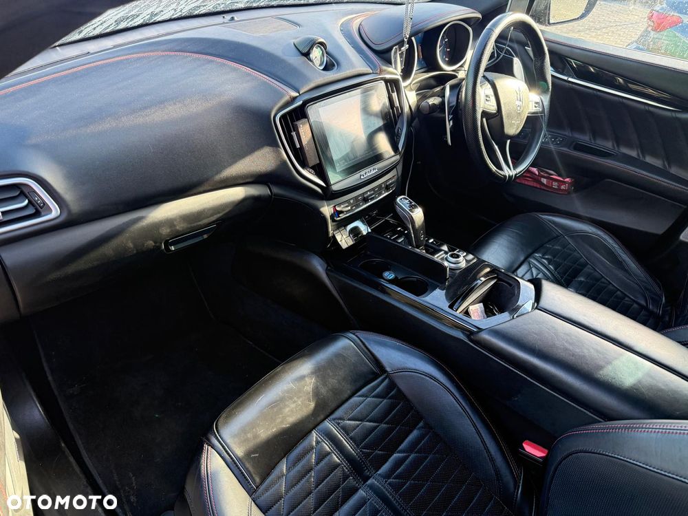 Maserati Ghibli S GranSport - 26