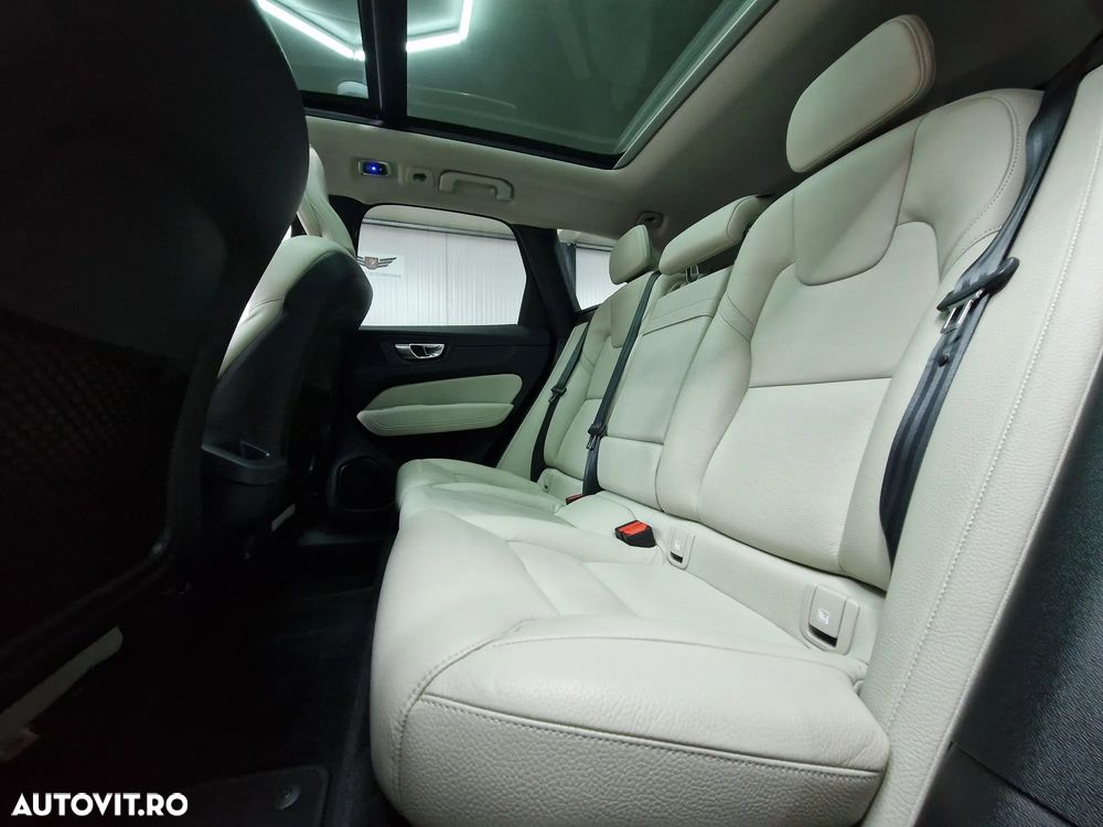 Volvo XC 60 B4 MHEV AWD Inscription - 17