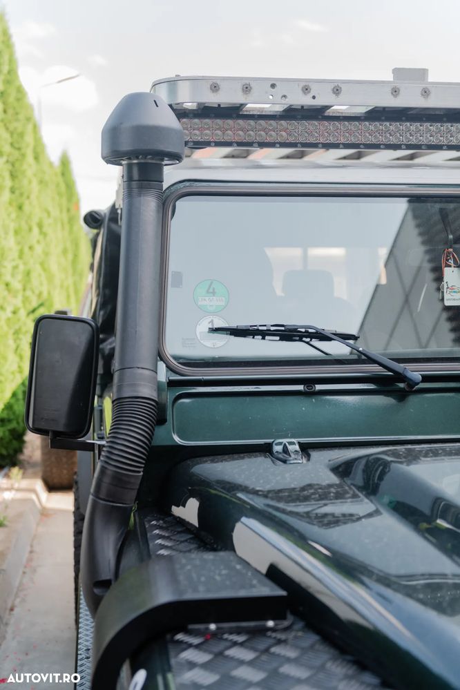Land Rover Defender - 6