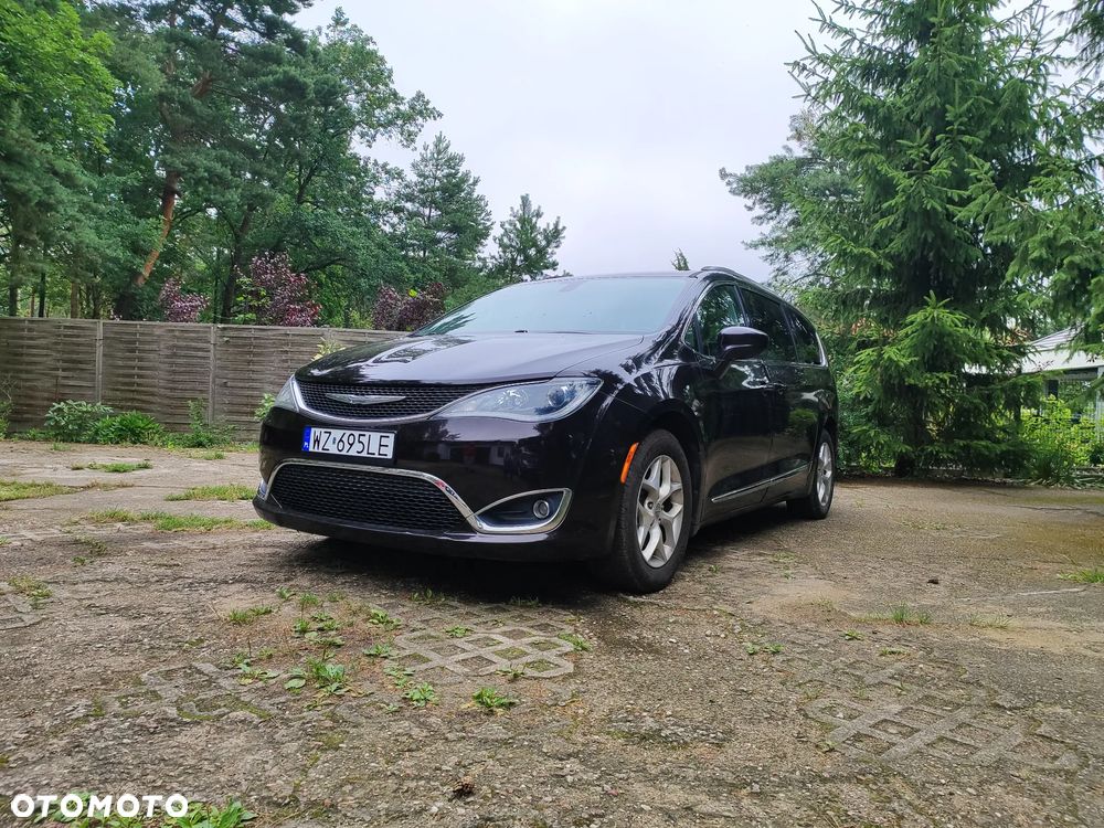 Chrysler Pacifica - 4