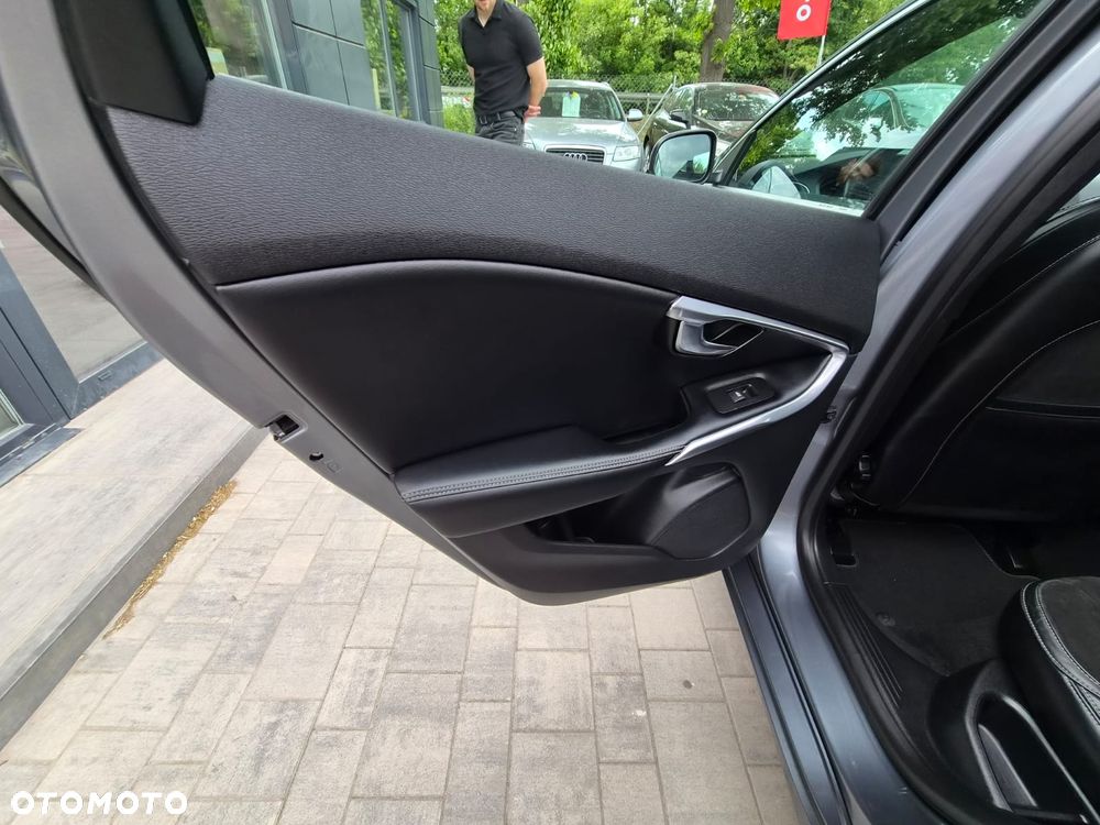 Volvo V40 D2 Kinetic - 23