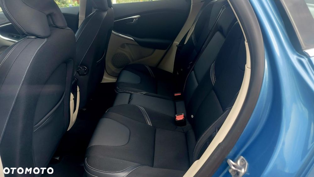 Volvo V40 D4 Momentum - 22