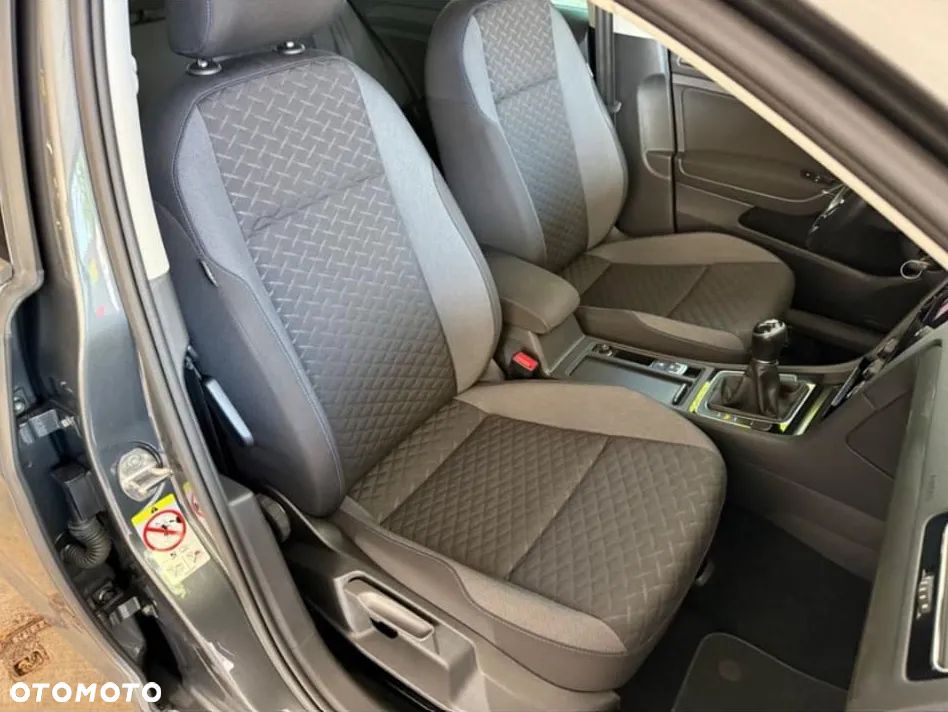 Volkswagen Golf - 33