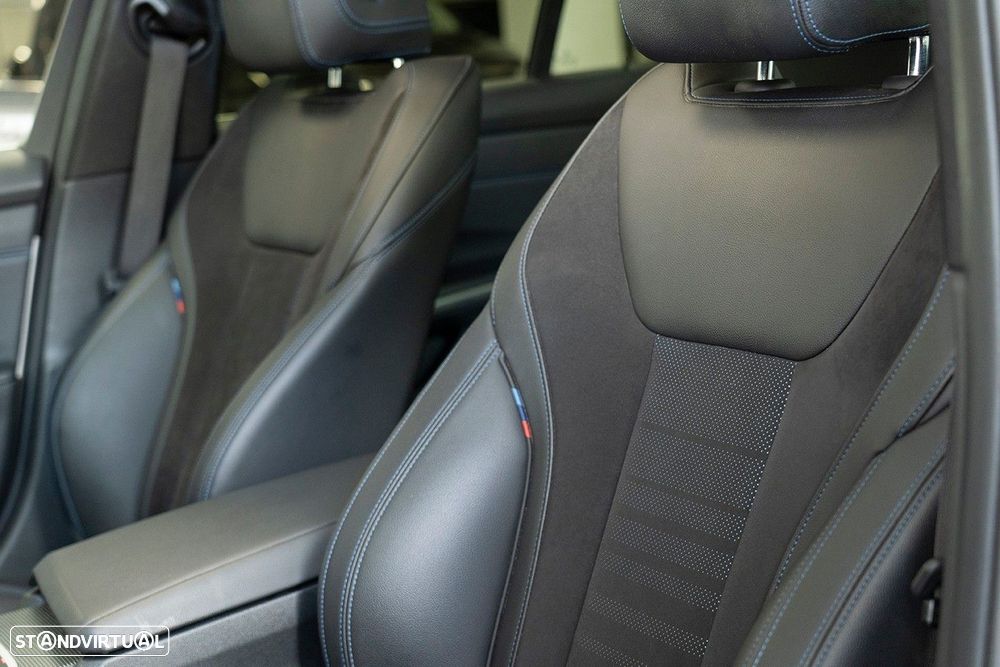 BMW 320 d Pack Desportivo M Auto - 23