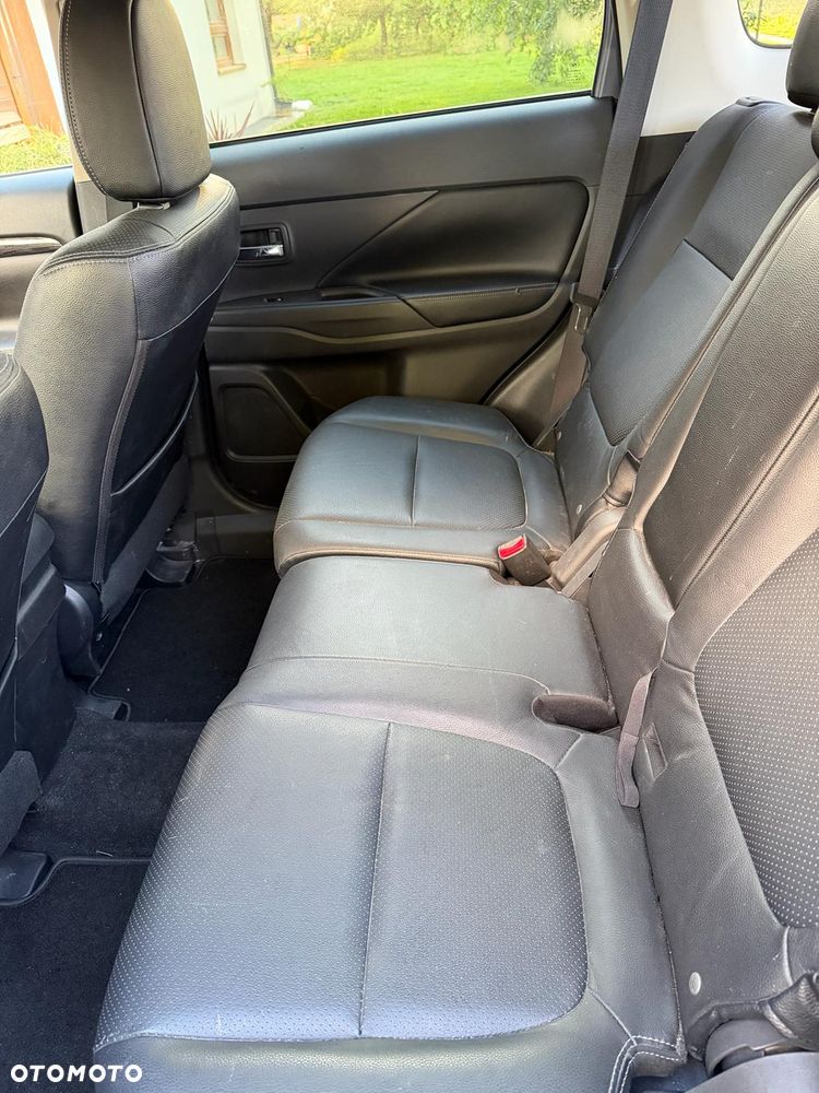 Mitsubishi Outlander - 12