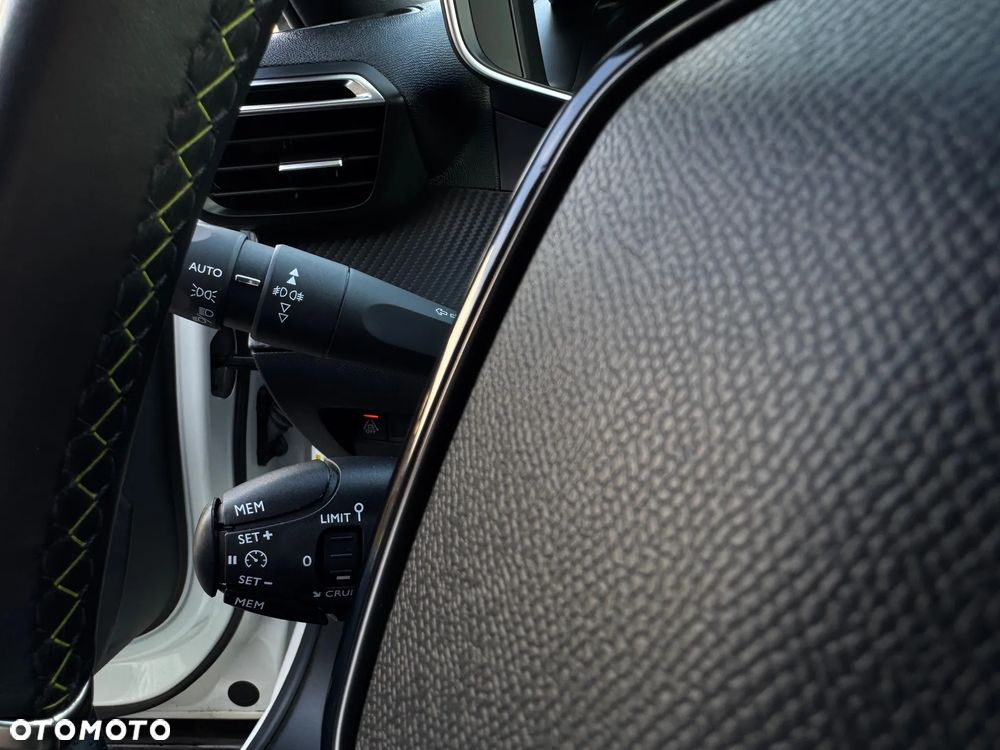 Peugeot 2008 - 18
