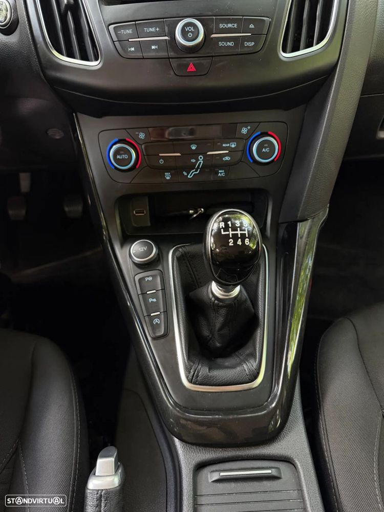 Ford Focus SW 1.0 EcoBoost S&S TITANIUM - 24
