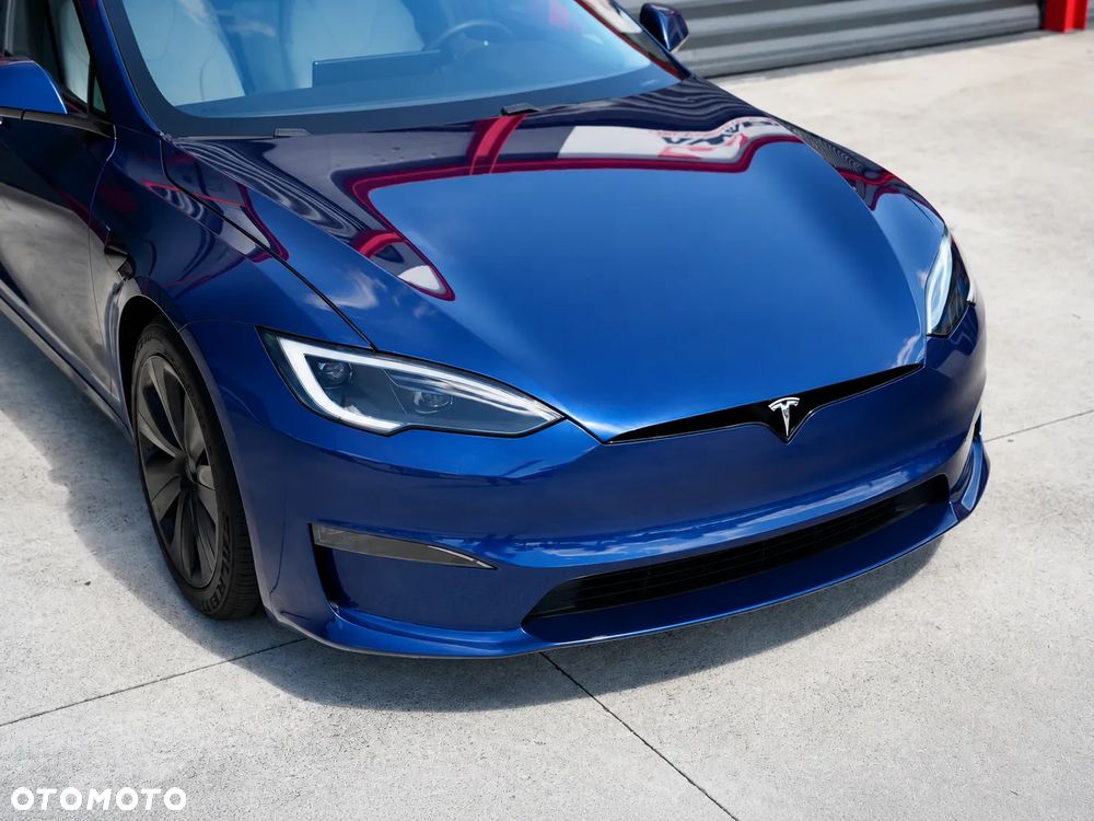 Tesla Model S - 5