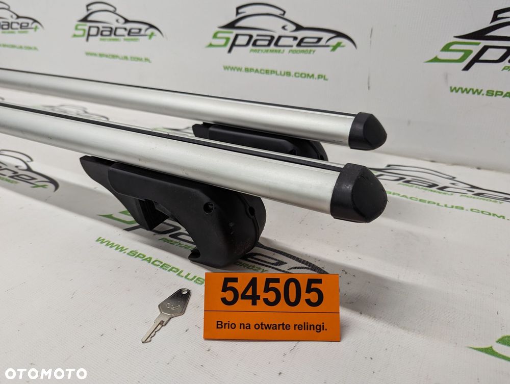 Bagażnik dachowy bazowy belki poprzeczki Brio na otwarte relingi.