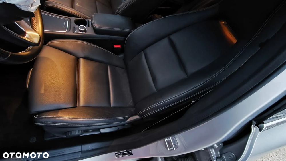 Mercedes-Benz GLA 180 7G-DCT AMG Line - 11