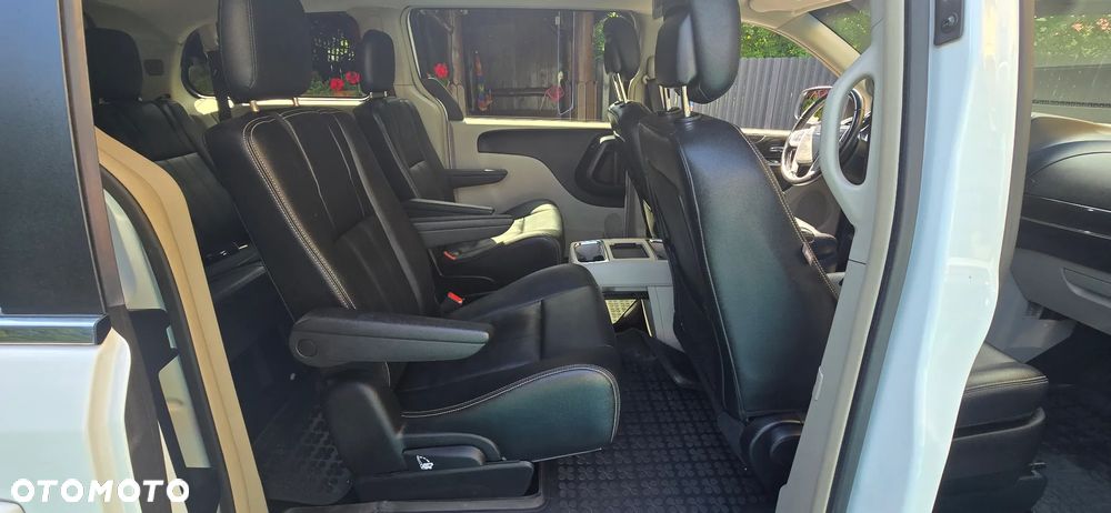 Chrysler Town & Country 3.6 Touring - 8