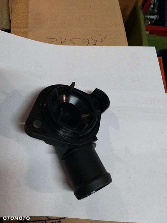 KRÓCIEC  KOŁNIERZ UKAŁDU CHŁODZENIA VW AUDI A2 Seat Skoda  032121121K - 1
