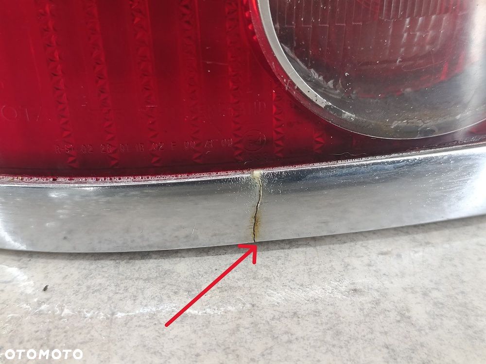 LAMPA TYLNA LEWA TOYOTA AVENSIS II T25 KOMBI - 3