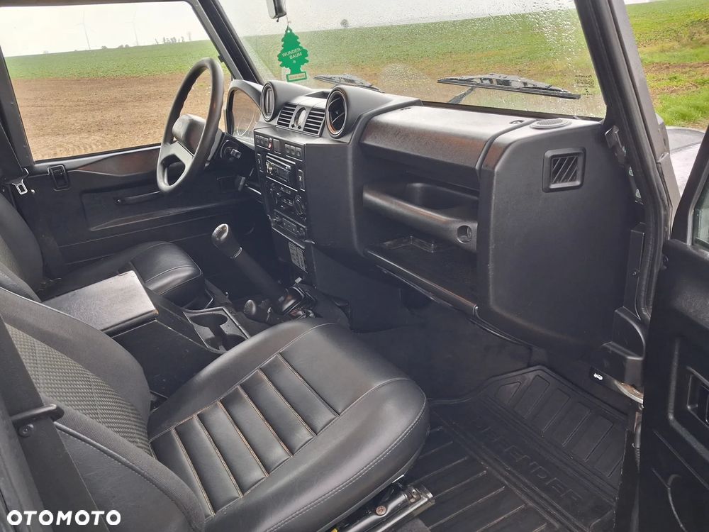 Land Rover Defender - 9