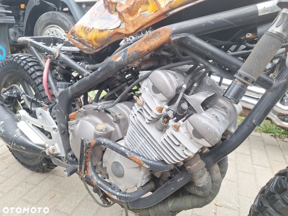 Yamaha XJ - 9