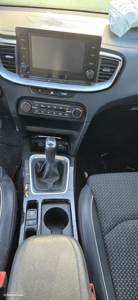 KIA XCeed 1.0 T-GDI 120 CV - 2021 - VIATURA PARA PEÇAS! - 8