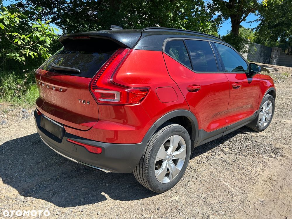 Volvo XC 40 T5 AWD Momentum - 4
