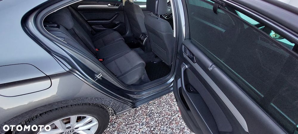 Volkswagen Passat 1.6 TDI BMT Comfortline - 27