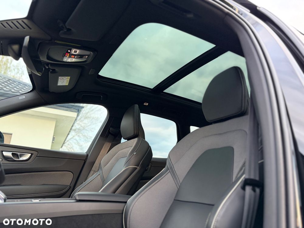Volvo XC 60 B5 B AWD Plus Black Edition - 13