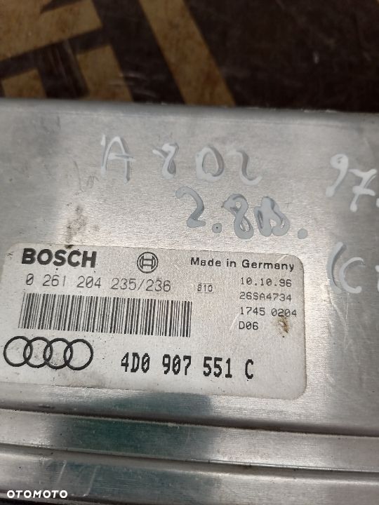 Sterownik Komputer Silnika Audi A8 D2 2.8B 4D0907551C 0261204235/236 - 2