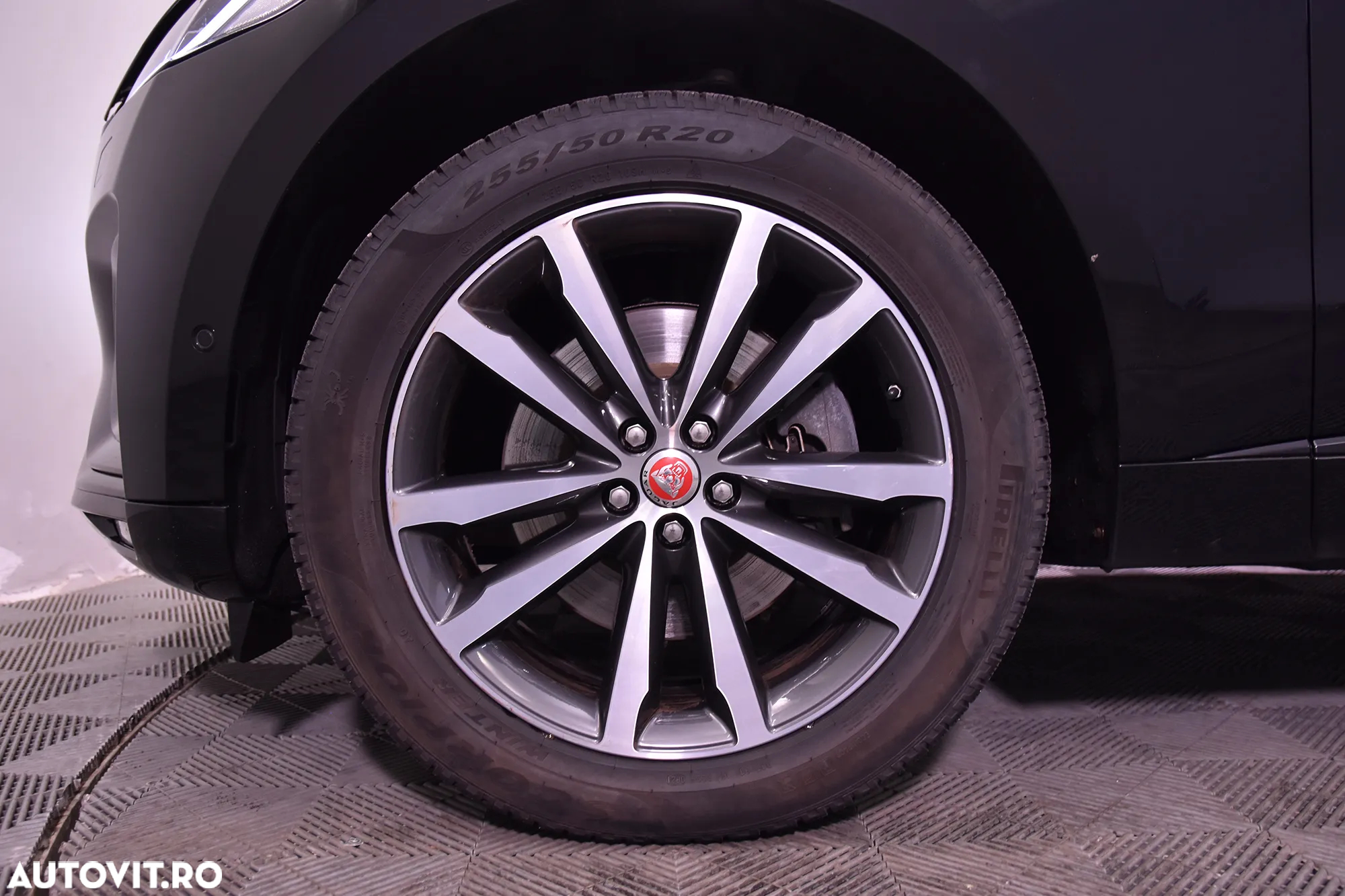 Jaguar F-Pace - 13