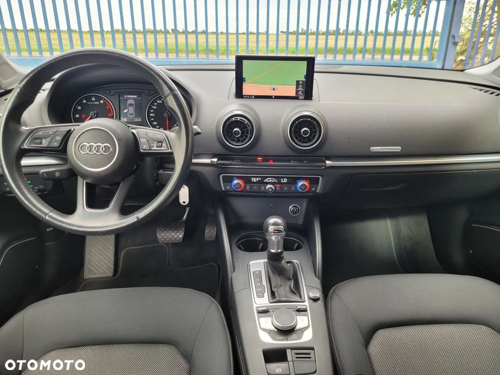 Audi A3 Limousine 35 TFSI cylinder on demand S tronic design - 4