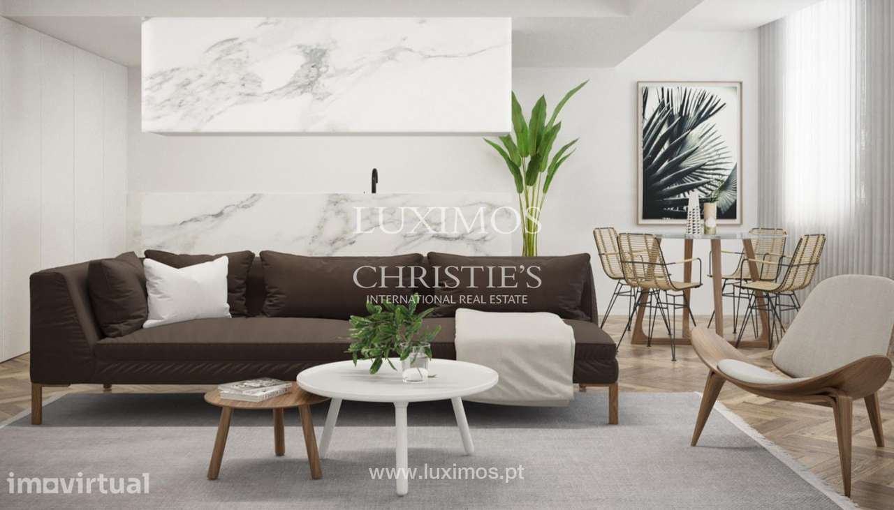 Apartamento T2 de charme com varanda à venda no centro do Porto - Grande imagem: 2/13