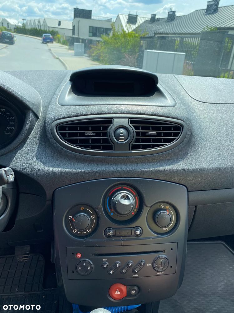 Renault Clio 1.2 16V Authentique - 10