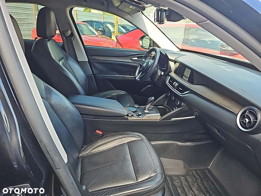 Alfa Romeo Stelvio 2.0 Turbo 16V AT8-Q4 Ti - 10