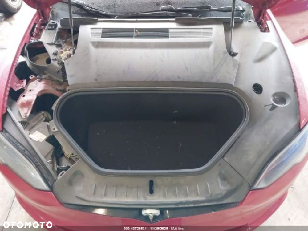 Tesla Model S - 12