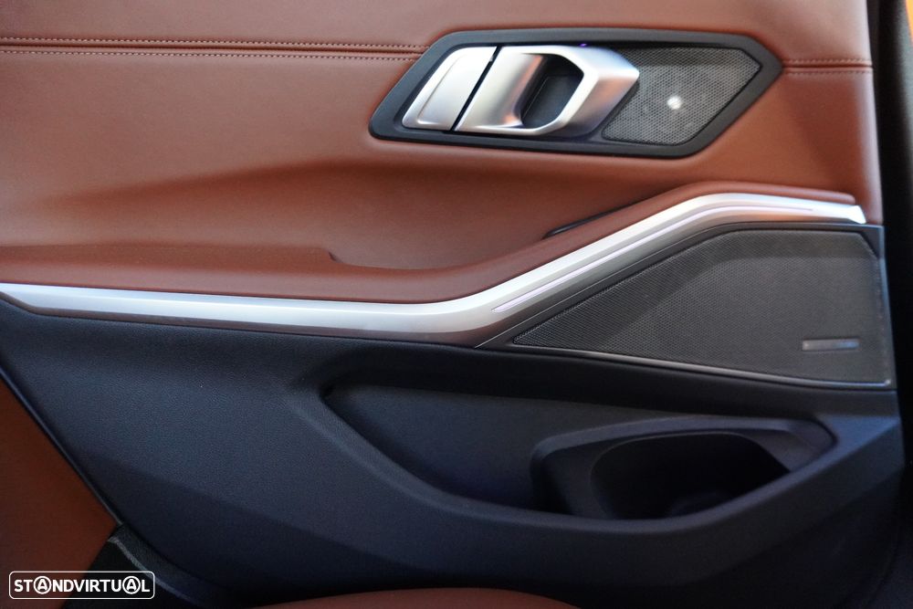 BMW 330 e Aut. Luxury Line - 38