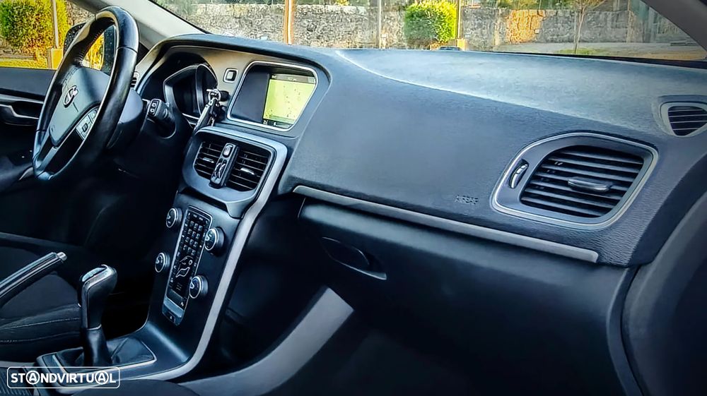 Volvo V40 D3 Momentum - 10