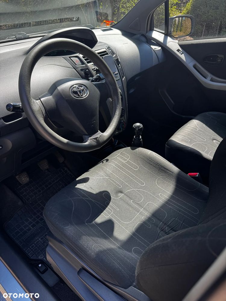 Toyota Yaris - 10