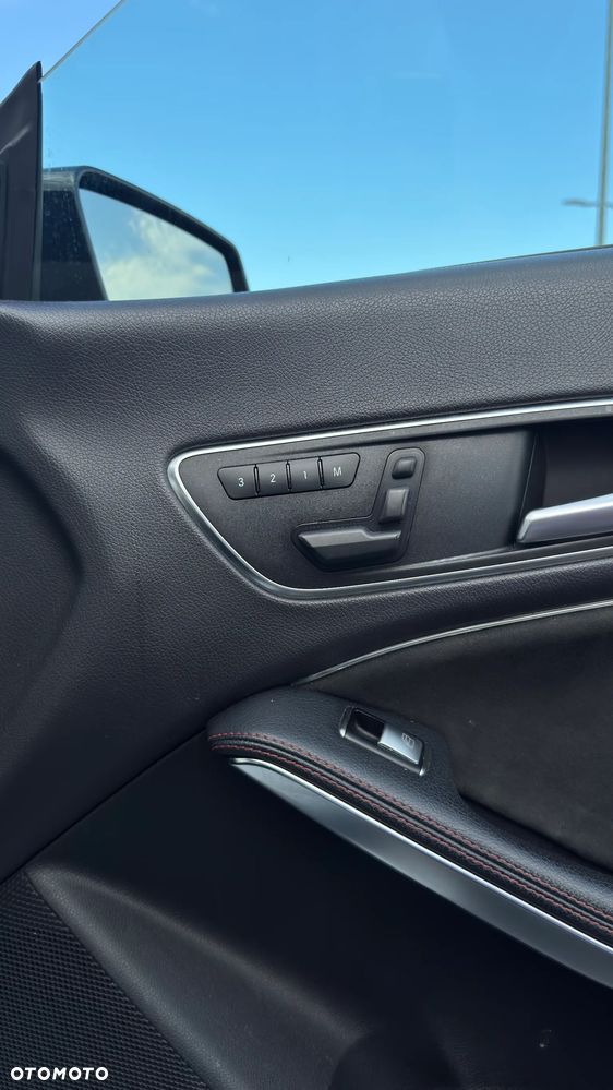 Mercedes-Benz CLA 45 AMG 4-Matic - 11