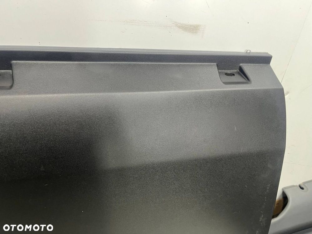Listwa Iveco Daily 4 IV 14r.- lewa boczna środkowa nakładka karoseryjna za drzwiami kierowcy - 11