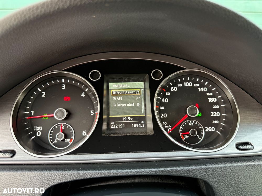 Volkswagen Passat 2.0 TDI BlueMotion Technology DSG Highline - 9