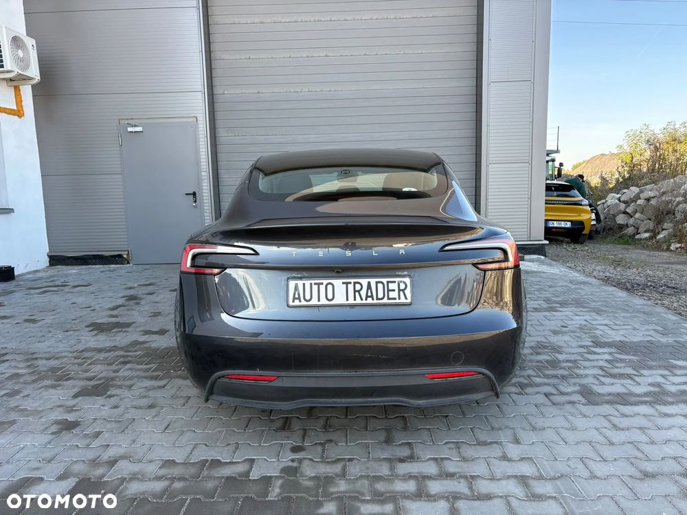 Tesla Model 3 - 6