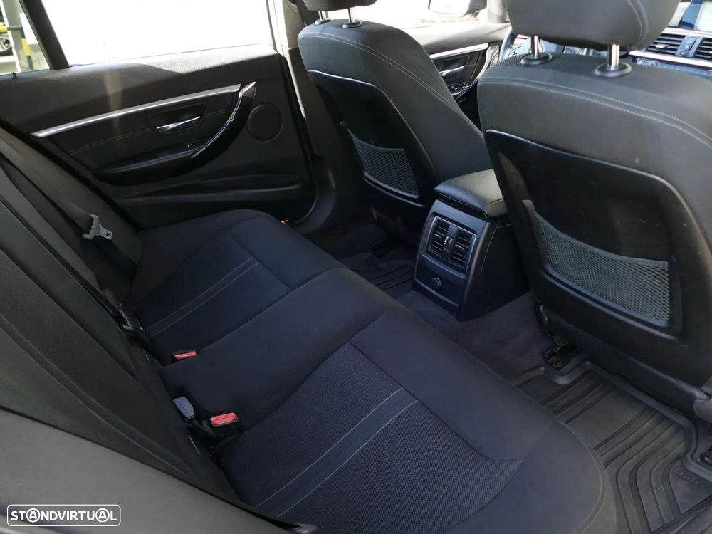 BMW 318 d Line Sport - 34