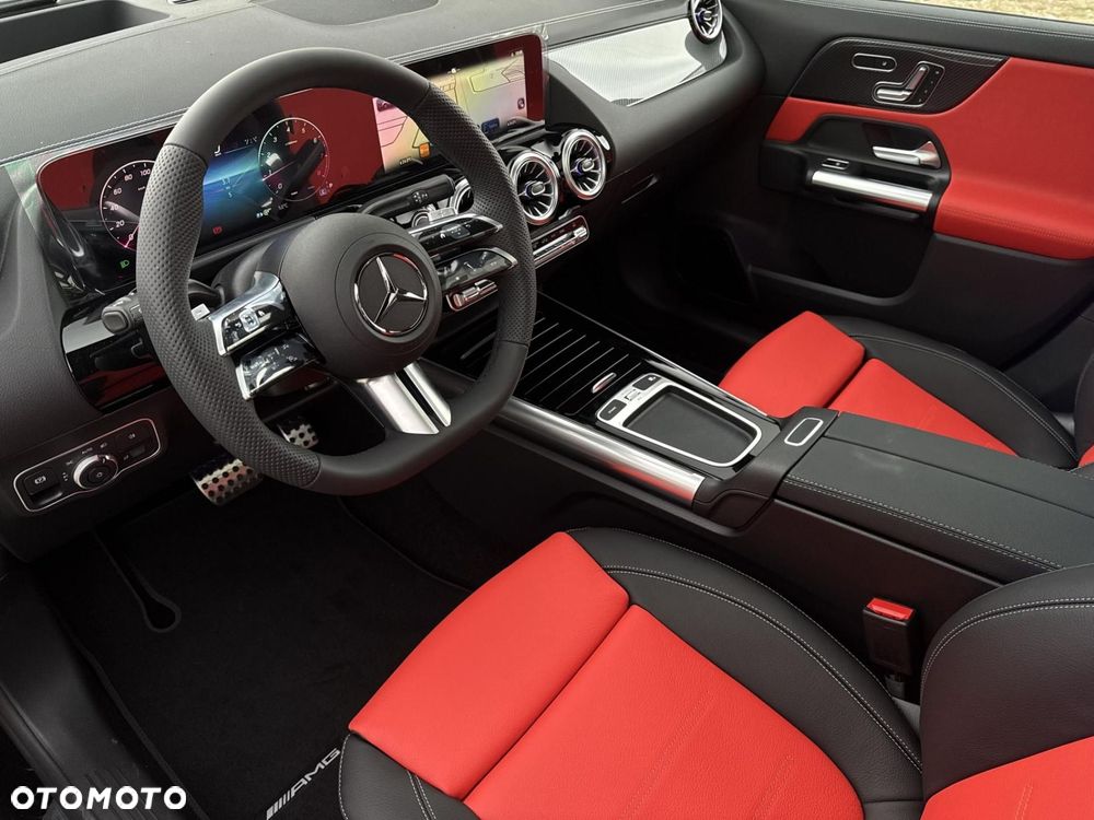 Mercedes-Benz GLA - 9