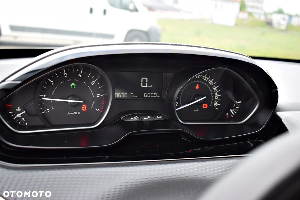 Peugeot 2008 1.2 PureTech Active S&S - 22