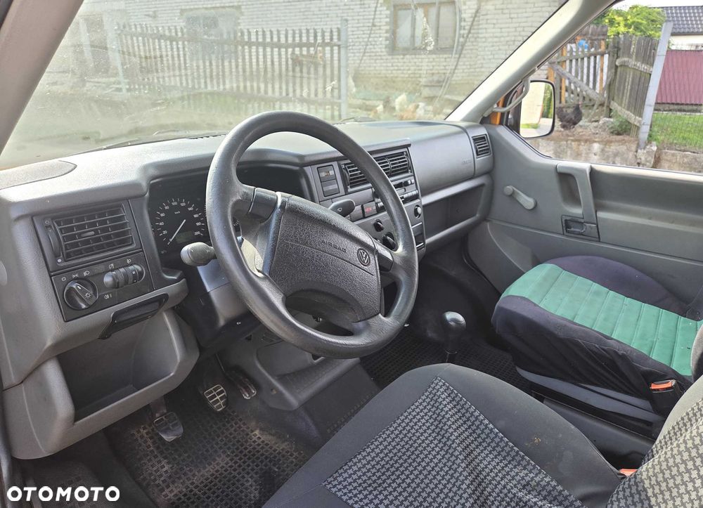 Volkswagen Caravelle - 5